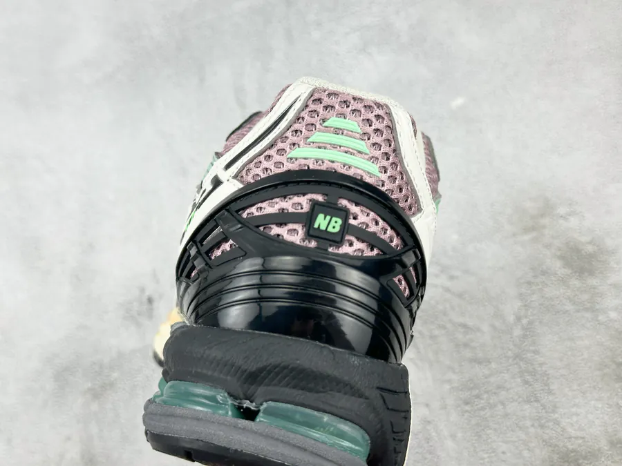 New Balance NB 1906 in Pink Black