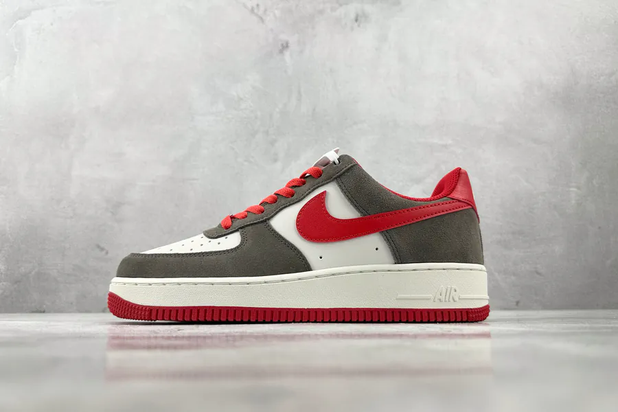 Nike Air Force 1 Lv08 07 in Brown Red