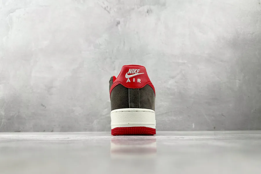 Nike Air Force 1 Lv08 07 in Brown Red