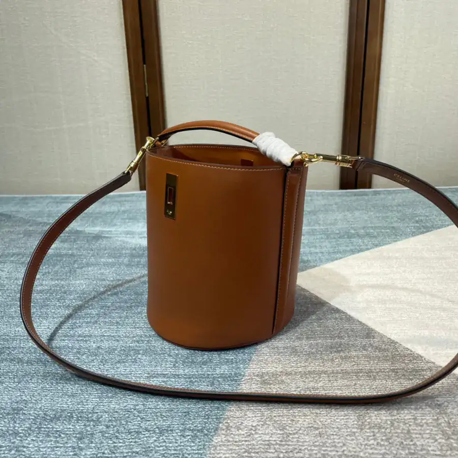 549 Teen Bucket Classic Bucket Bag in Brown
