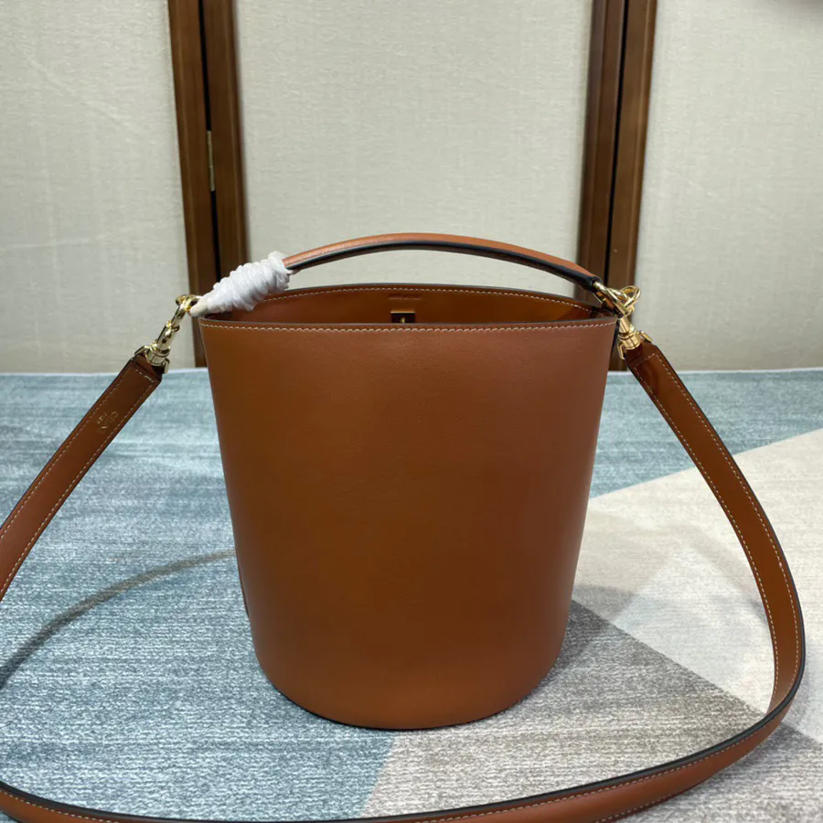 549 Teen Bucket Classic Bucket Bag in Brown