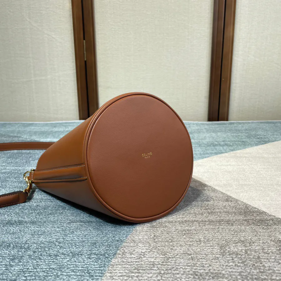 549 Teen Bucket Classic Bucket Bag in Brown