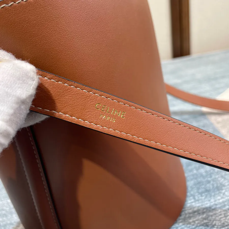 549 Teen Bucket Classic Bucket Bag in Brown