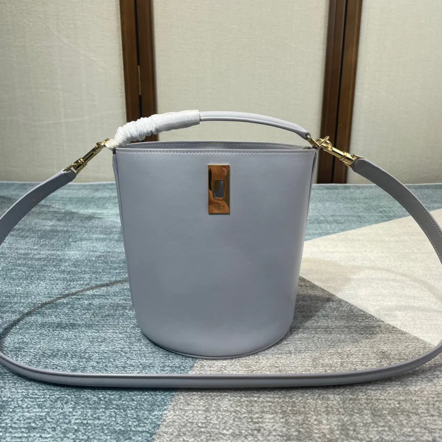 549 Teen Bucket Classic Bucket Bag for Petite Frames