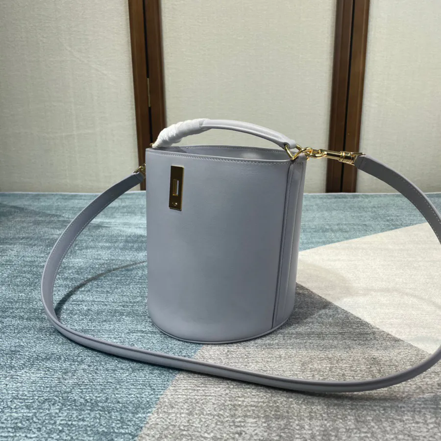 549 Teen Bucket Classic Bucket Bag for Petite Frames