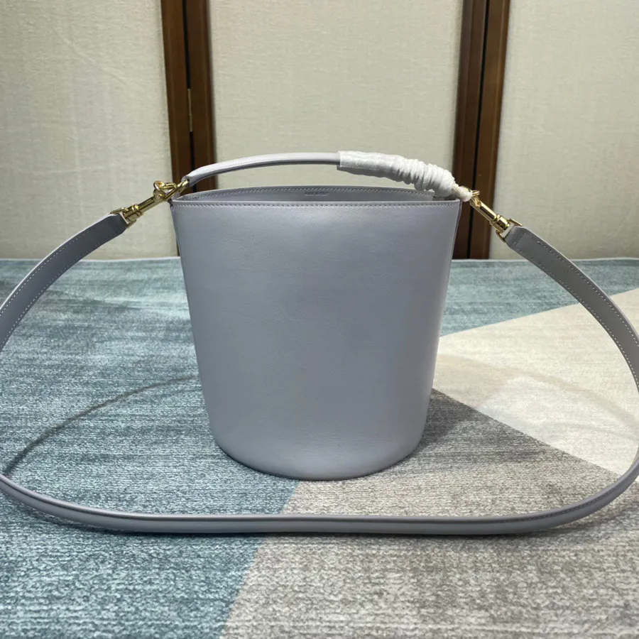 549 Teen Bucket Classic Bucket Bag for Petite Frames