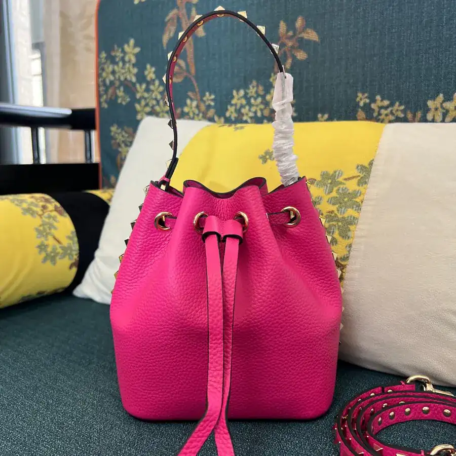 Garavani Rockstud Bucket Bag in Palladium Gold