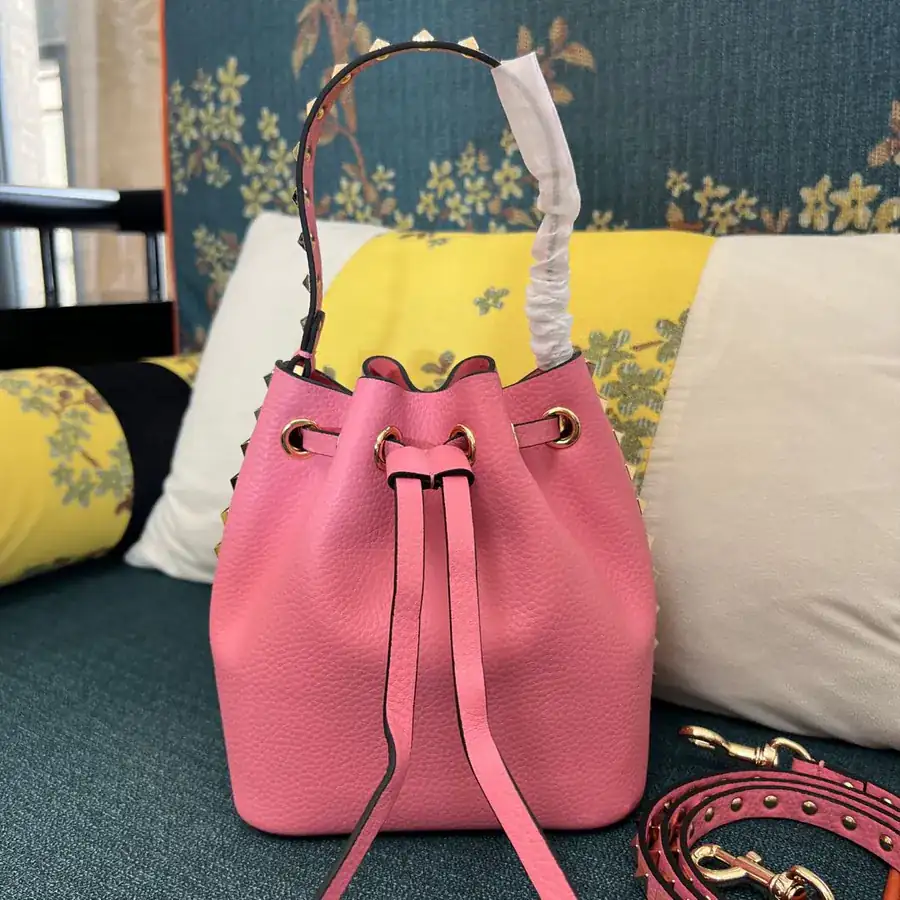 Garavani Rockstud Bucket Bag in Palladium Gold