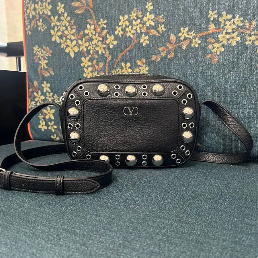 GARAVANI NELLCÔTE Calfskin Chain Handbag with Ball Studs and Round Holes