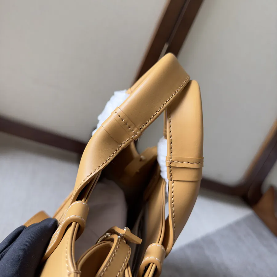 Chloe Woody Tote Bag Full Leather, Elegant Style
