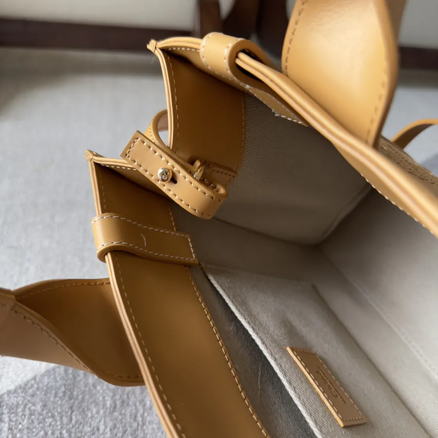 Chloe Woody Tote Bag Full Leather, Elegant Style