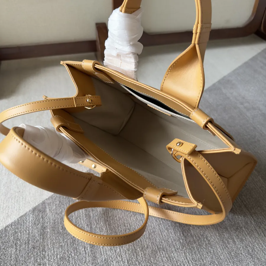 Chloe Woody Tote Bag Full Leather, Elegant Style