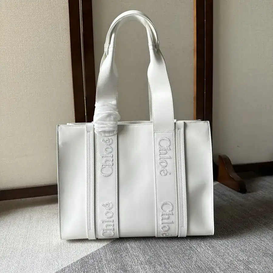 Chloé Woody Tote in Smooth Calfskin