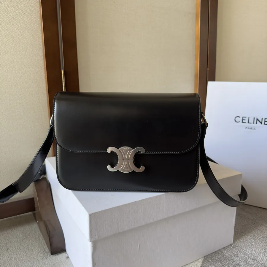 Triomphe New Classic Bucket Bag