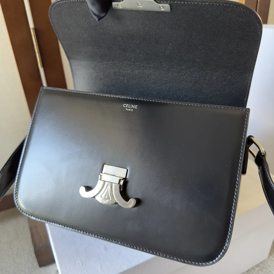Triomphe New Classic Bucket Bag