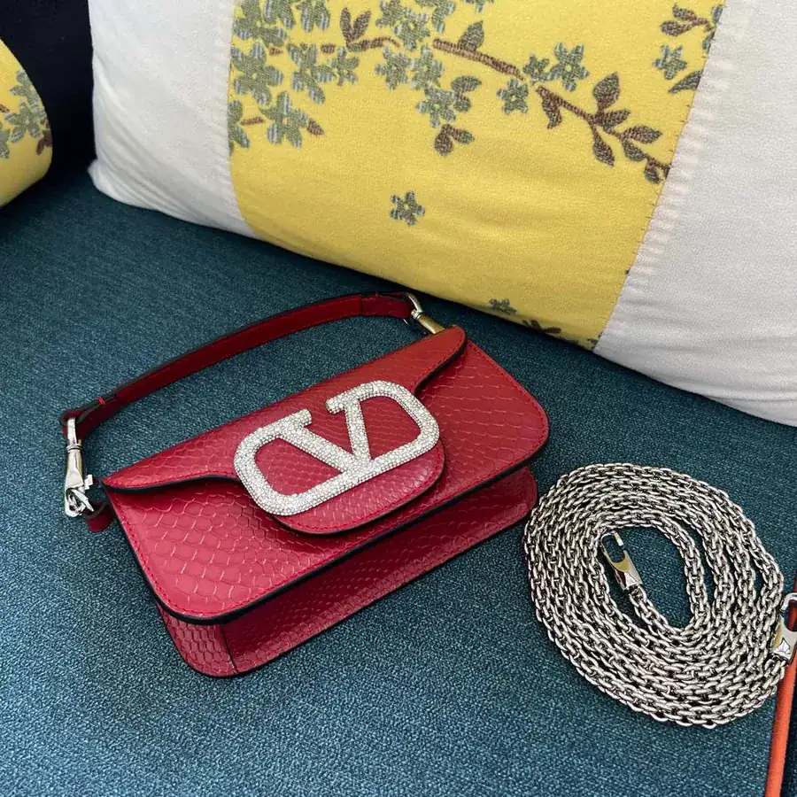 V Garavani MiniLOC Small Handbag