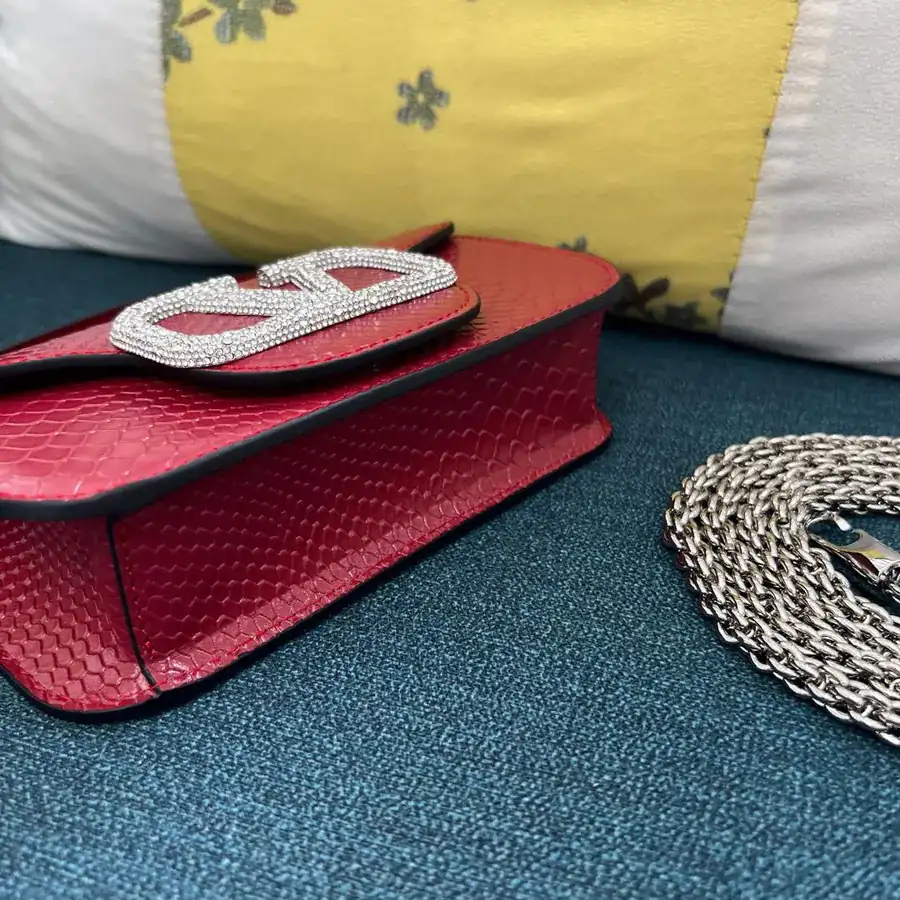 V Garavani MiniLOC Small Handbag