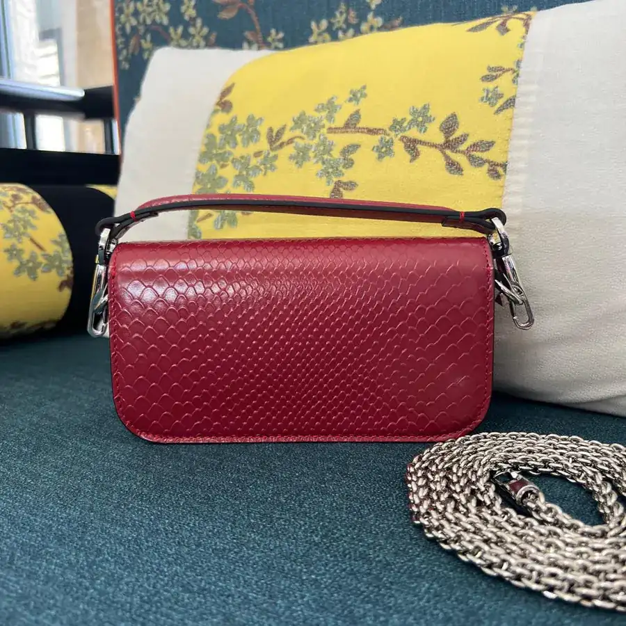 V Garavani MiniLOC Small Handbag