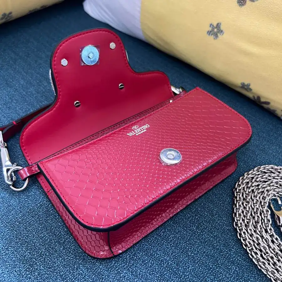 V Garavani MiniLOC Small Handbag
