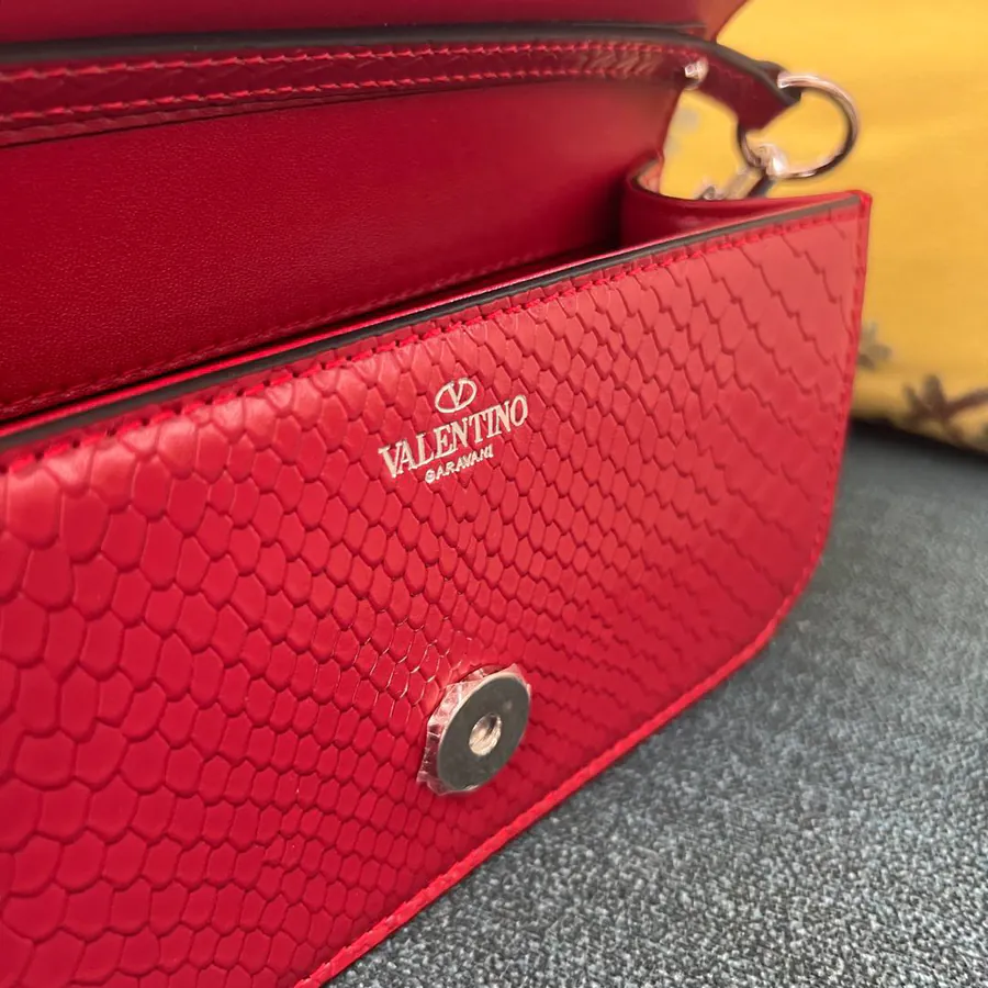 V Garavani MiniLOC Small Handbag