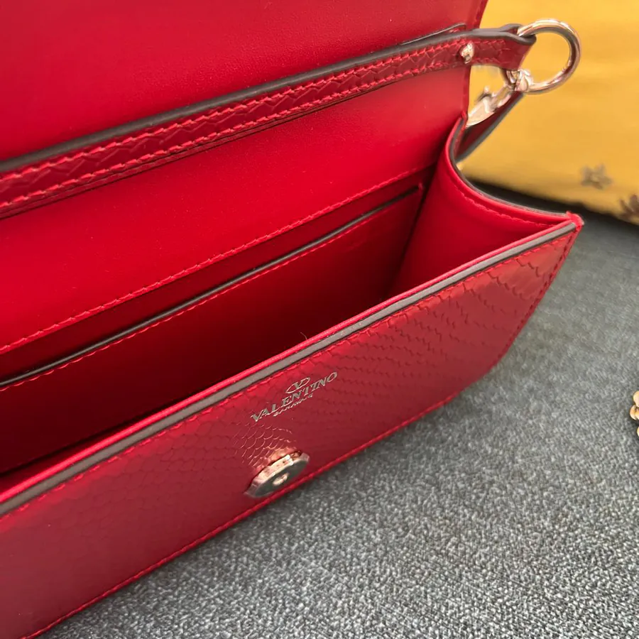 V Garavani MiniLOC Small Handbag