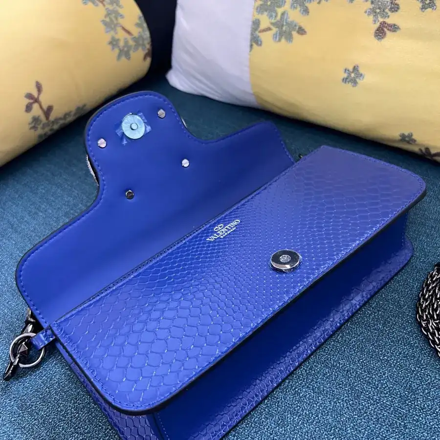 V Garavani 7030L Mini Loc Handbag