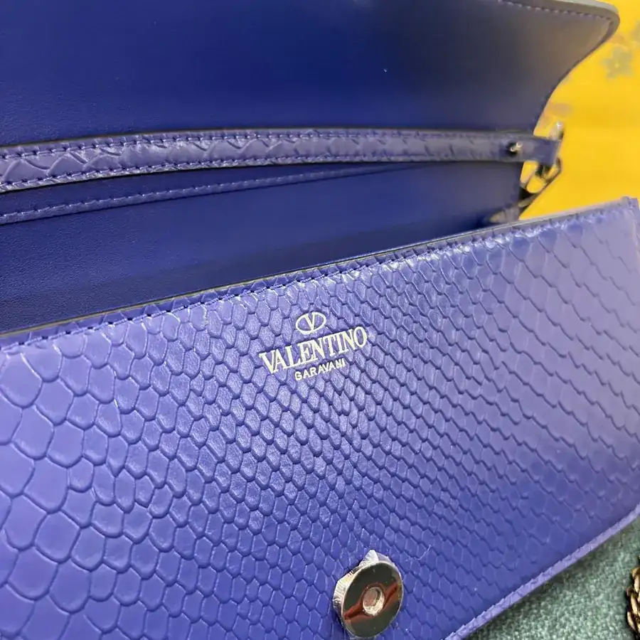 V Garavani 7030L Mini Loc Handbag