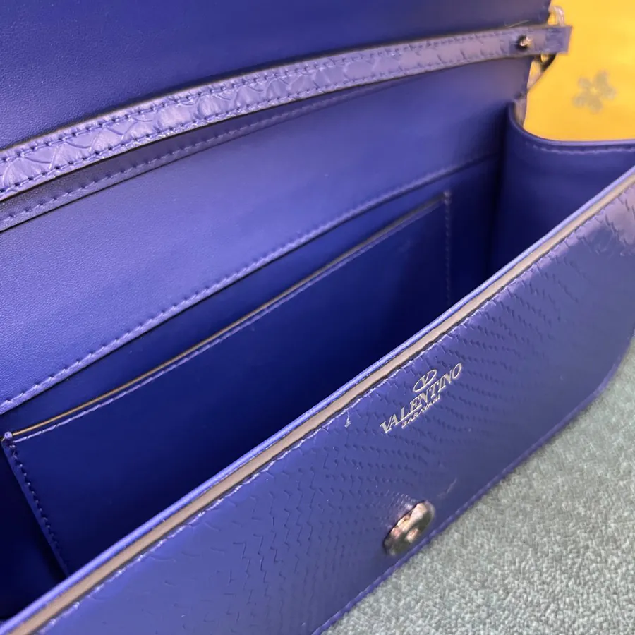 V Garavani 7030L Mini Loc Handbag