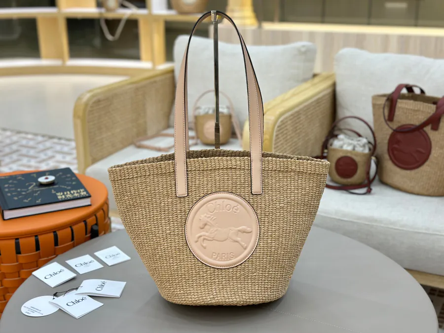 HORSE MEDAL Bucket Bag in Grained Calfskin