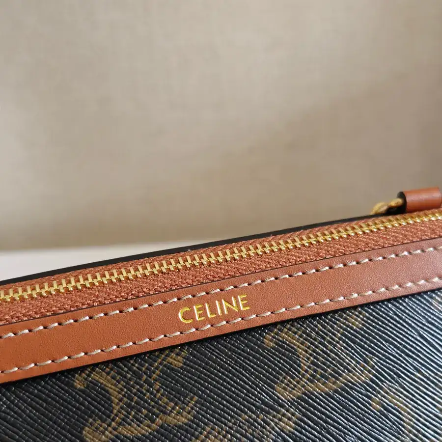 TrioMPHE New Season Chain Closure Leather Crossbody Bag