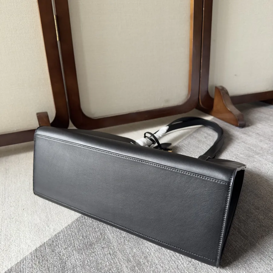 2023 New Cabas 16 Series Tote Large Tote Bag with Simple Opening Design