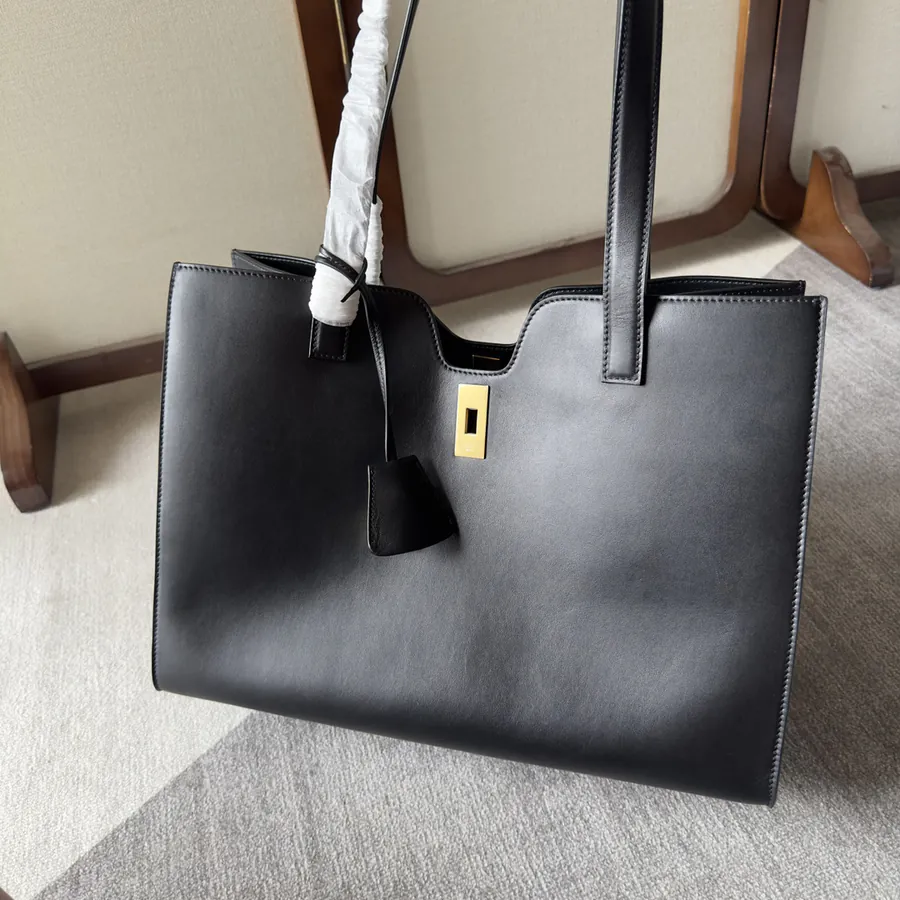 2023 New Cabas 16 Series Tote Large Tote Bag with Simple Opening Design