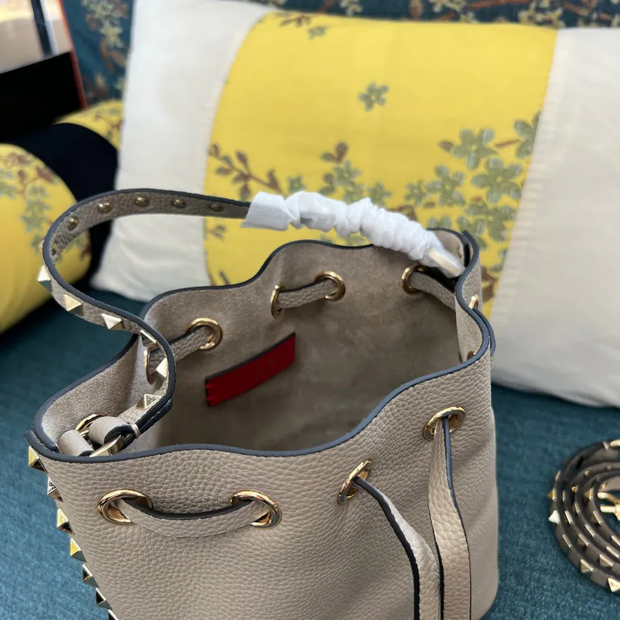Garavani Rockstud Bucket Bag in Palladium Gold