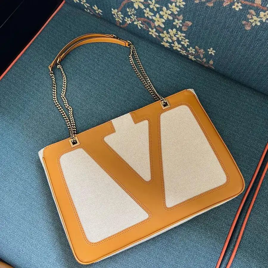 GARAVANI VIVA SUPERSTAR Midsize Handbag