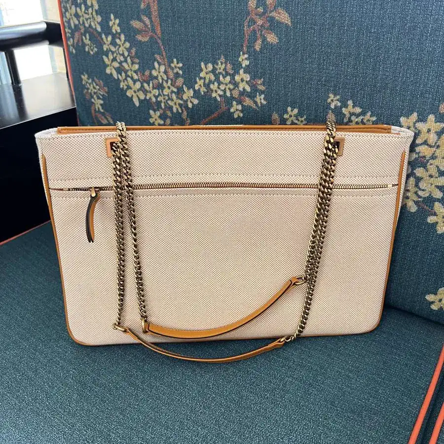 GARAVANI VIVA SUPERSTAR Midsize Handbag