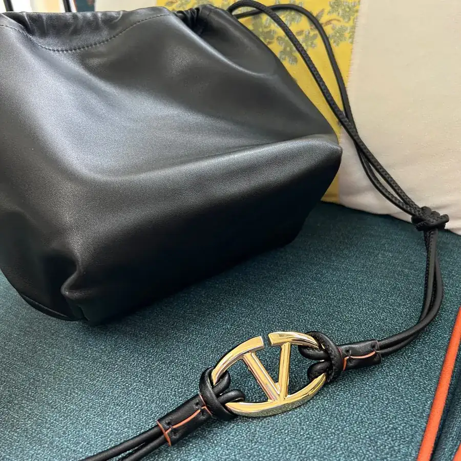 GARAVANI VLOGO POUF Bucket Bag