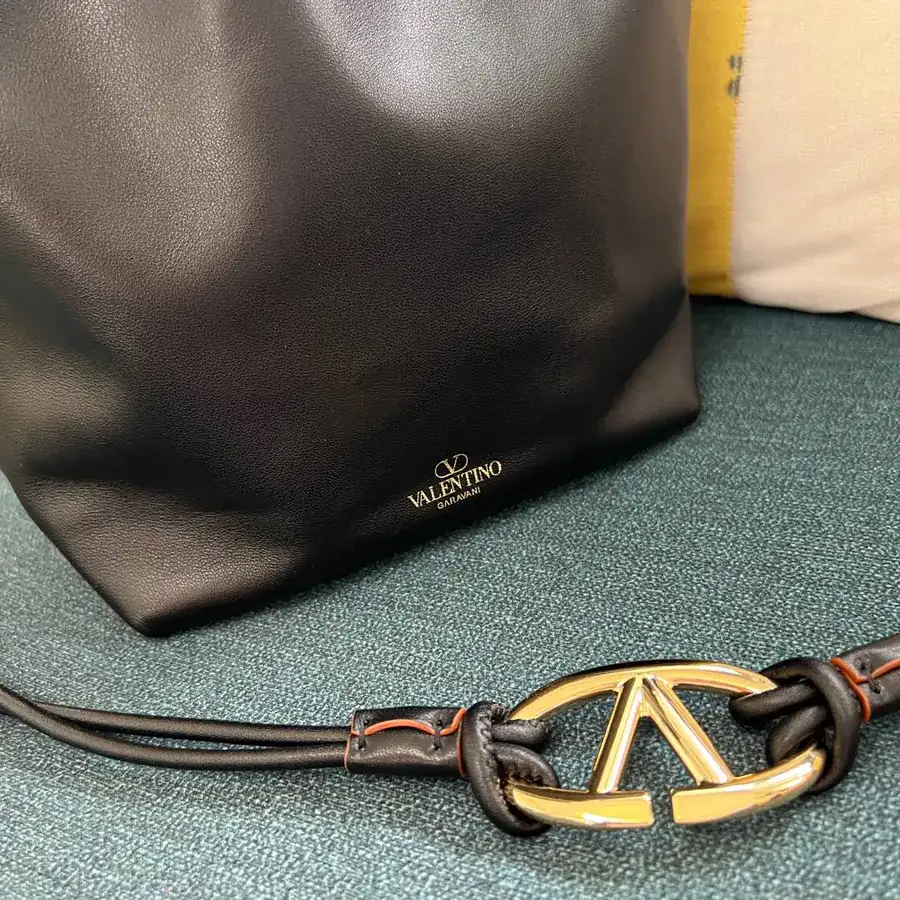GARAVANI VLOGO POUF Bucket Bag