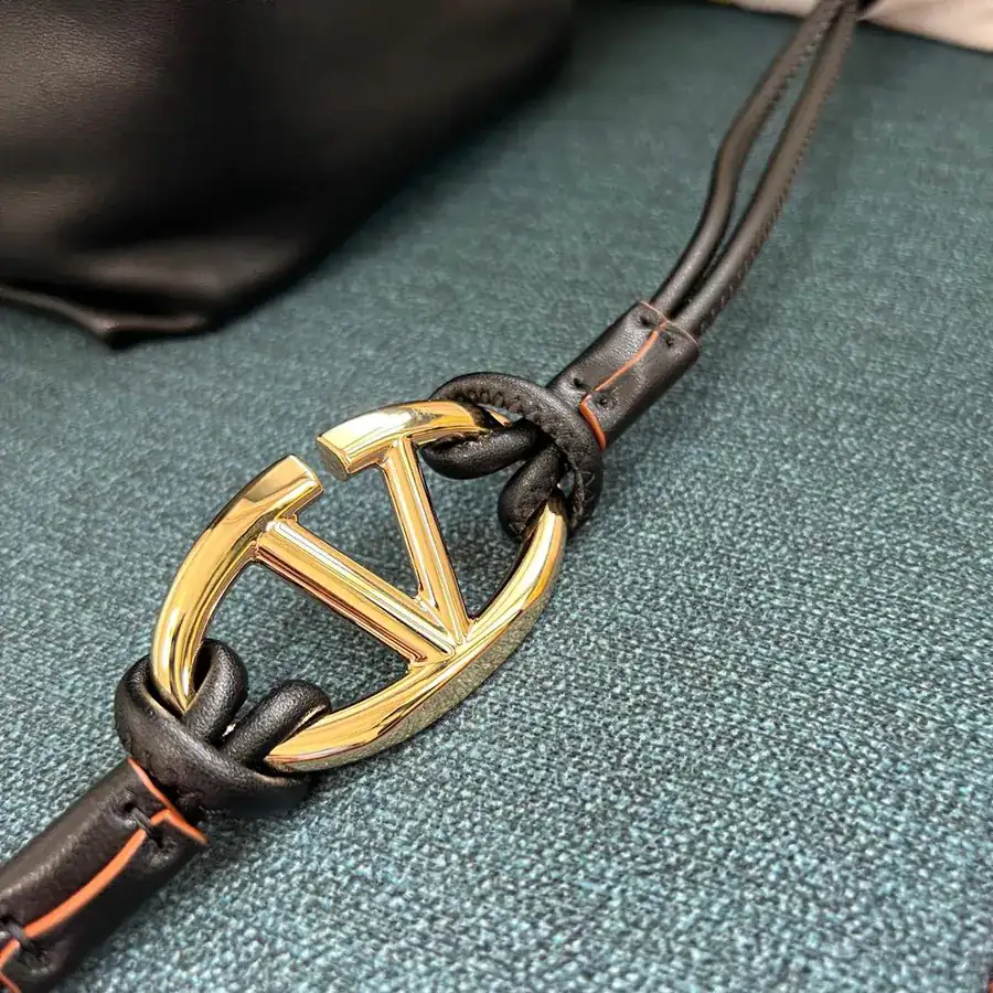 GARAVANI VLOGO POUF Bucket Bag