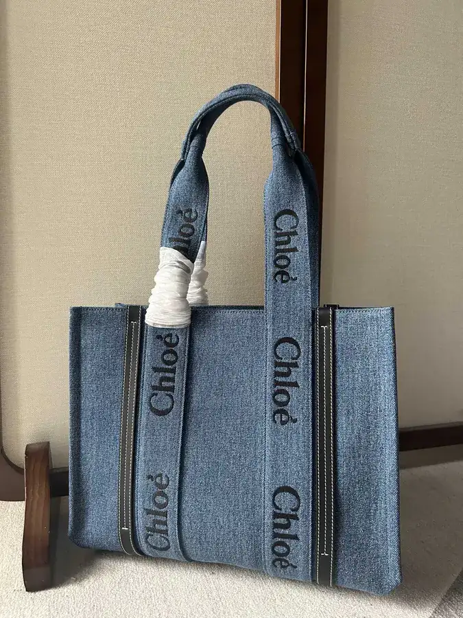 Chloé Medium Woody Tote Bag