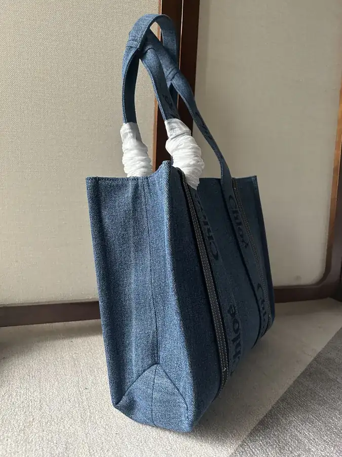 Chloé Medium Woody Tote Bag