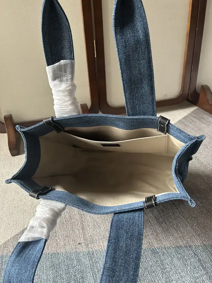 Chloé Medium Woody Tote Bag