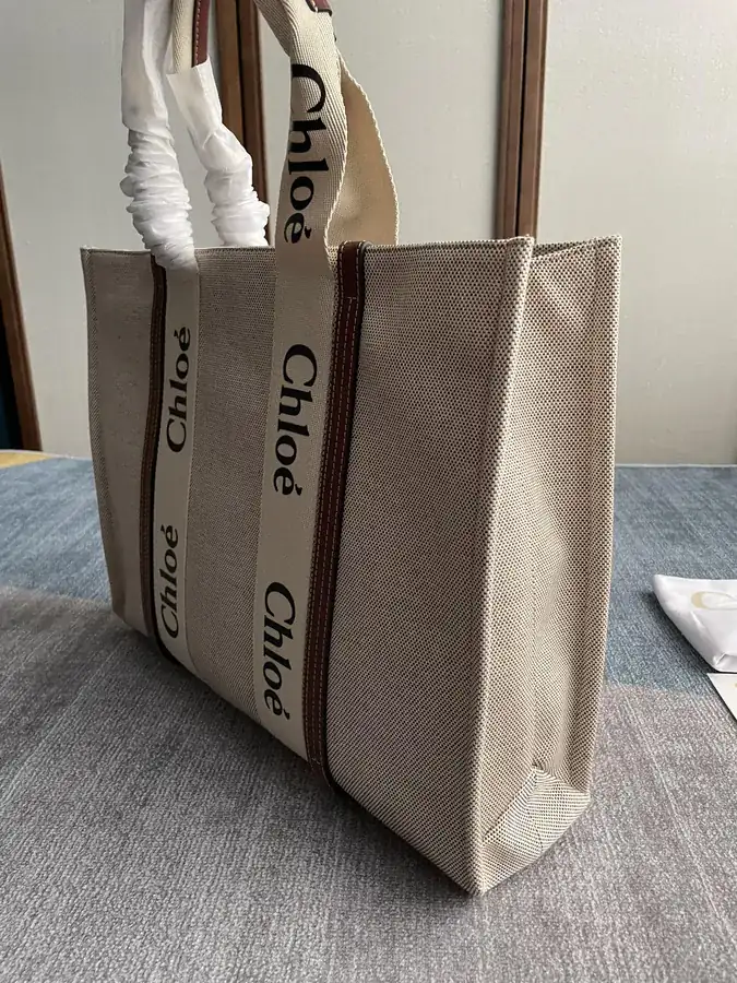 Chloe Woody Tote Bag in Brown