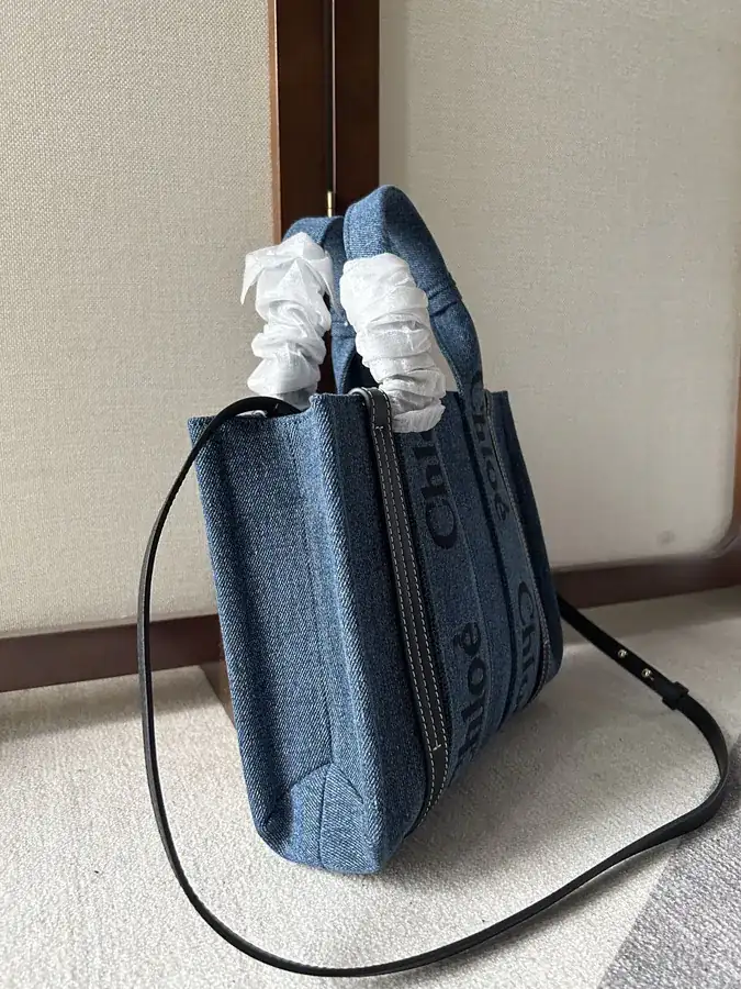 Chloé Medium Woody Tote Bag