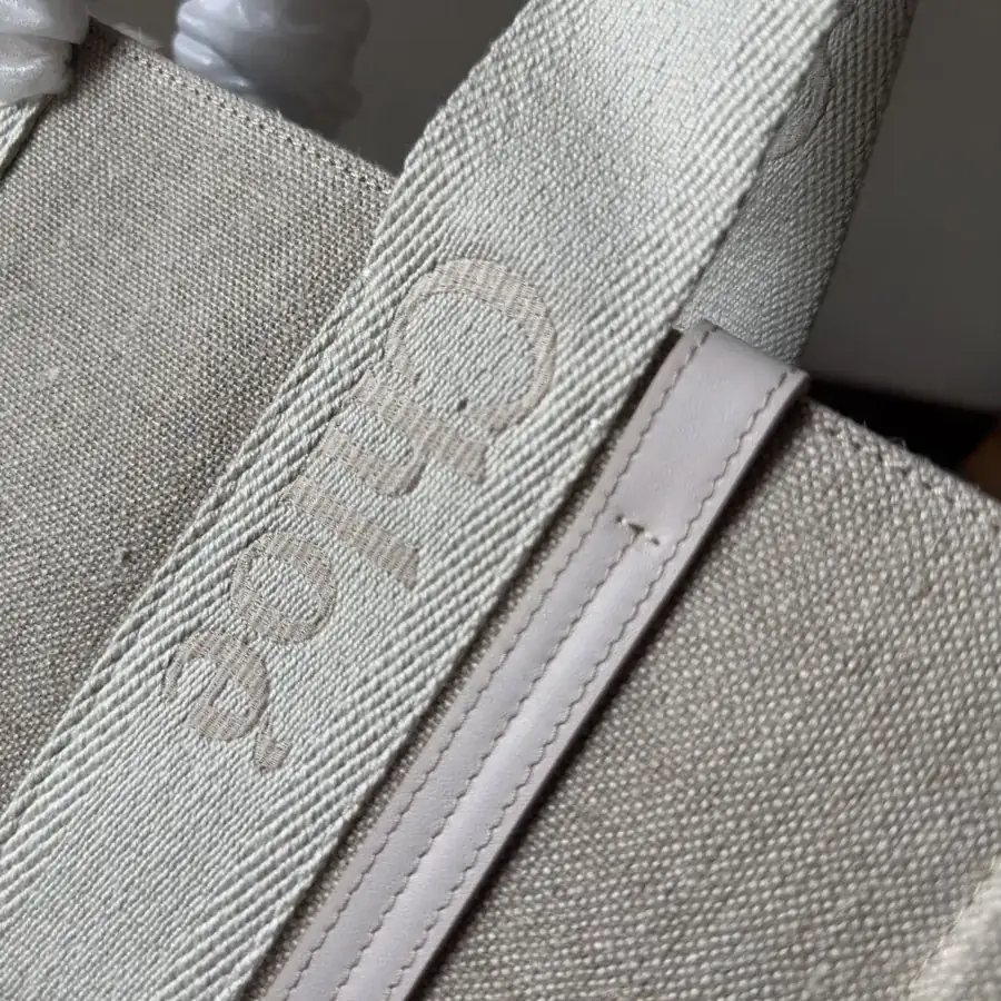 Chloe Woody Family Tote Medium Size