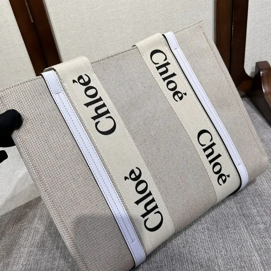 Chloe Woody Tote Bag Trendy Handbag with Classic Design