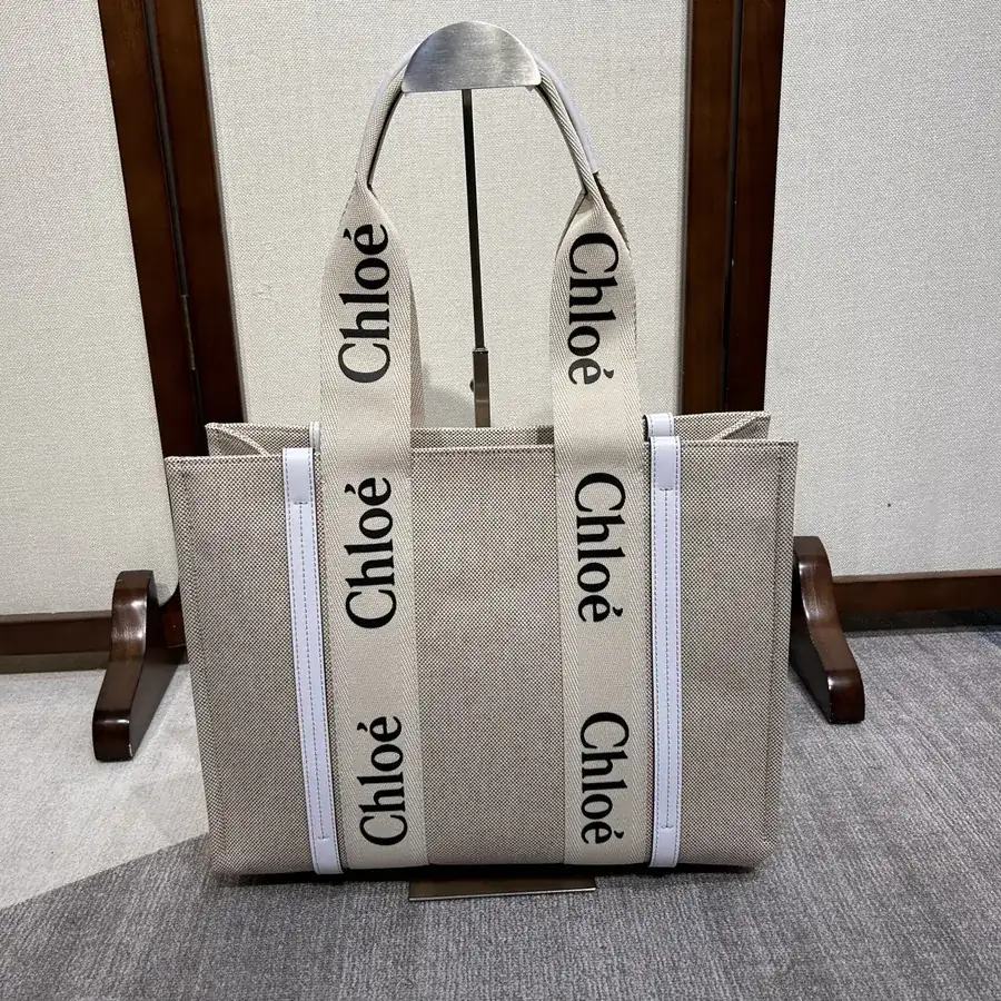 Chloe Woody Tote Bag Trendy Handbag with Classic Design