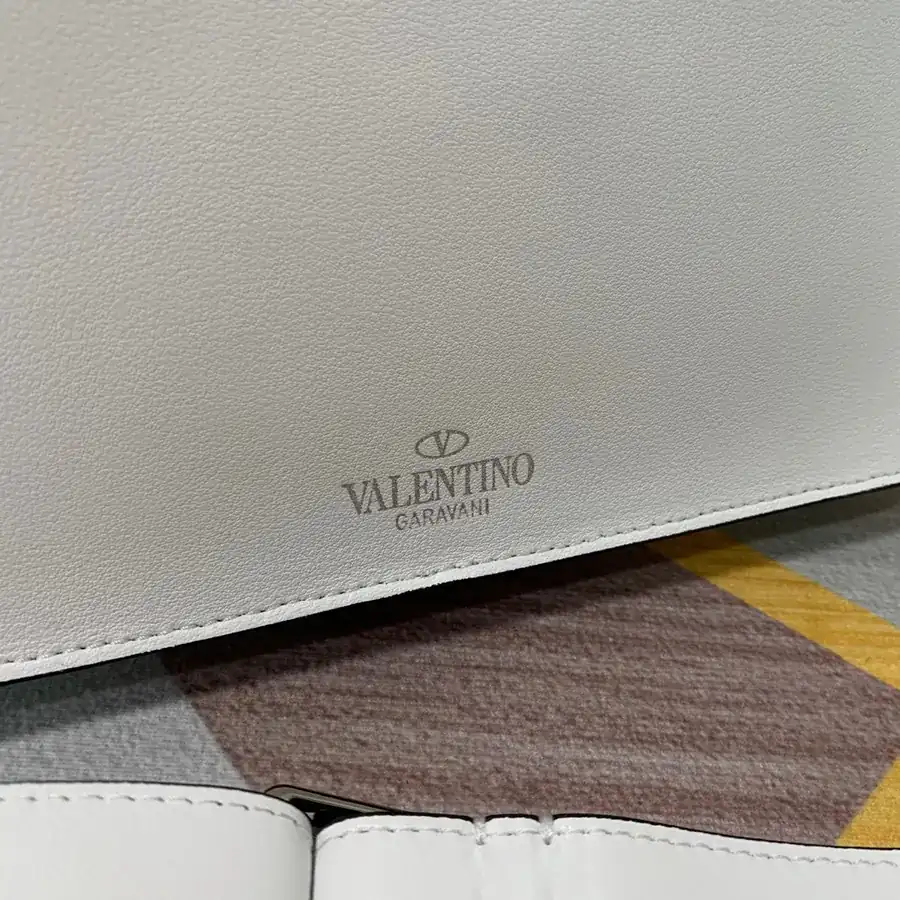 Batch 450 Original V Home Wallet with Gift Box