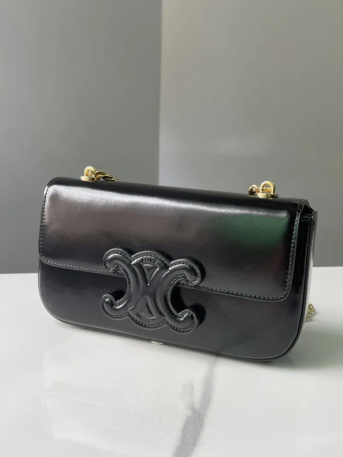 Batch 570 TRIOMPHE Glossy Leather Chain Shoulder Bag