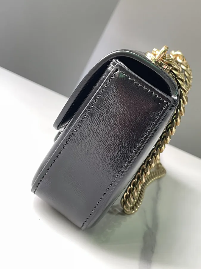 Batch 570 TRIOMPHE Glossy Leather Chain Shoulder Bag