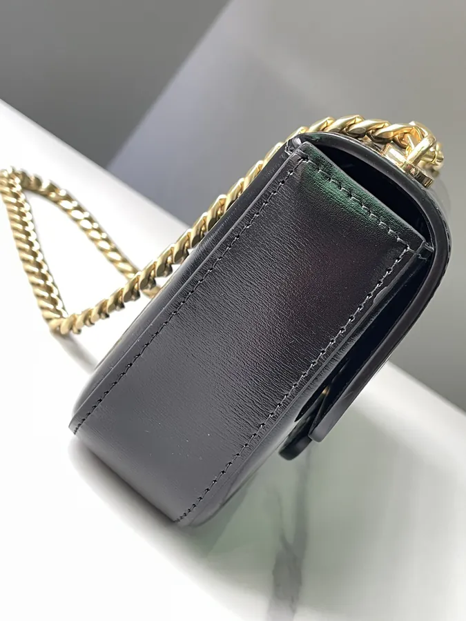 Batch 570 TRIOMPHE Glossy Leather Chain Shoulder Bag